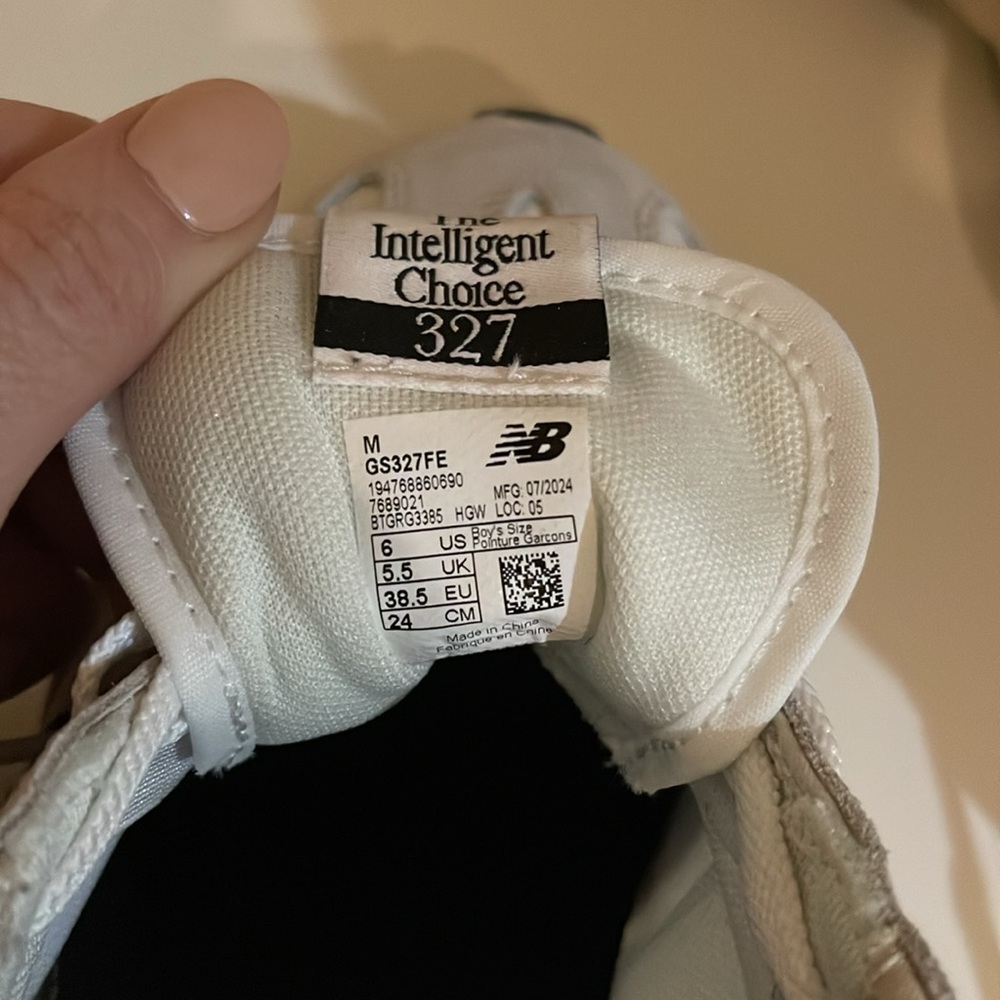 New Balance 327 - Picture 5 of 5